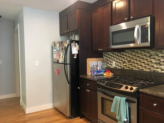 Building Photo - Spacious 3 BR North Beacon Hill Townhome –...