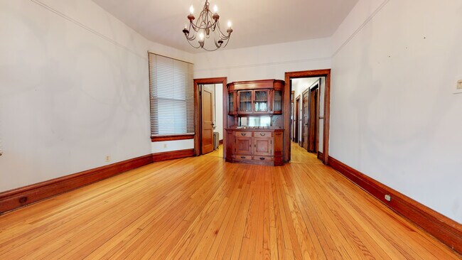 Building Photo - 1127 W George St