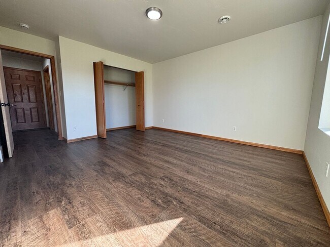 Building Photo - 416 Pecor St
