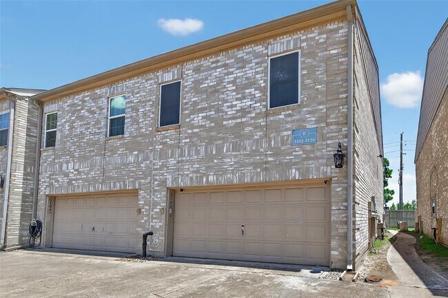 Building Photo - 3102 Holly Hall St