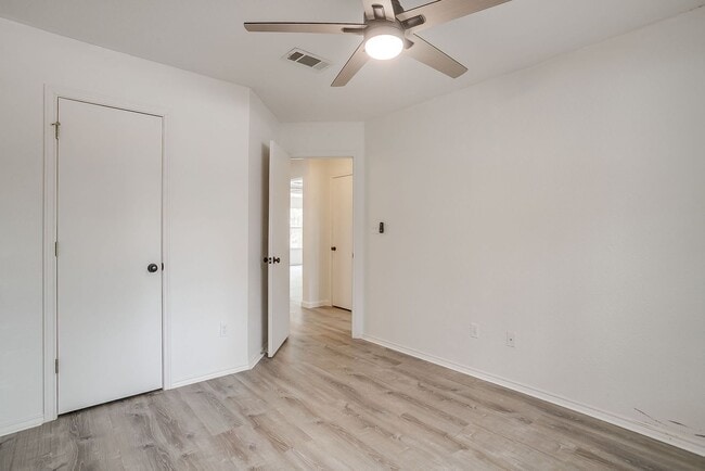 Building Photo - 1512 Clover Ln