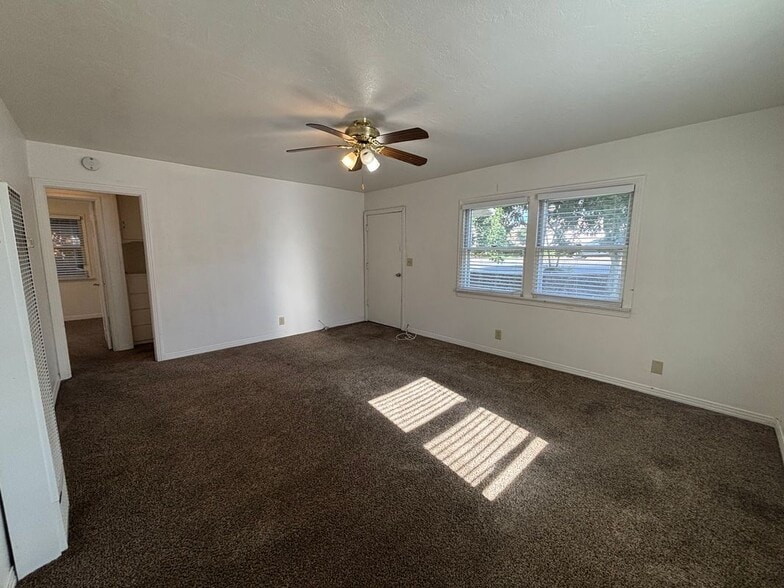 Building Photo - 5093 Olivewood Ave