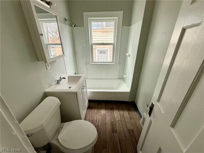 Building Photo - 9215 Yale Ave