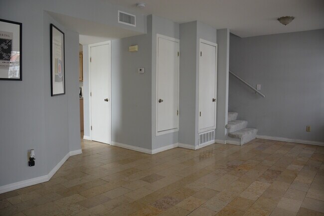 Building Photo - 1111 Terrace Ct