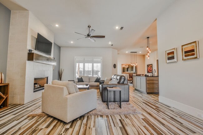 Building Photo - Stunning 4-Bedroom Luxury Home with Resort-Style Pool in Prestigious Oakmont Estates – Available ...