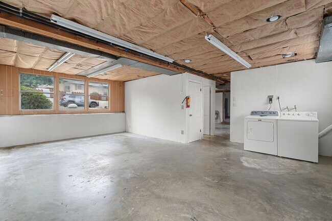 Building Photo - 400 Casad Ave
