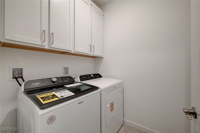 Building Photo - 2537 Monolith St