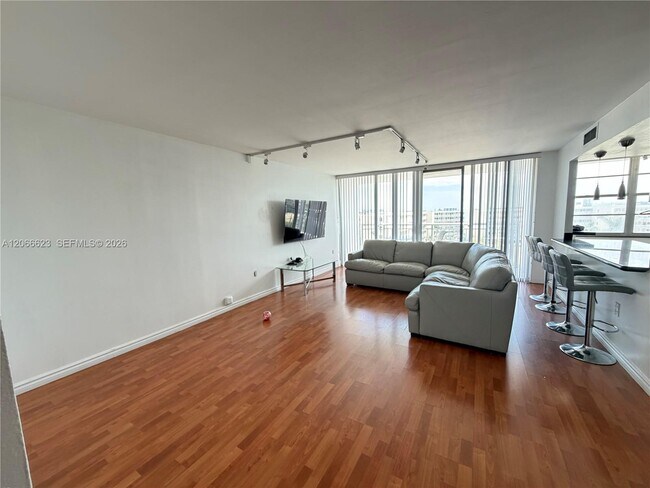 Building Photo - 18031 Biscayne Blvd