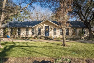 Building Photo - Jewel of Home, Large Lot,  in Wonderful Walkable Neighborhood!