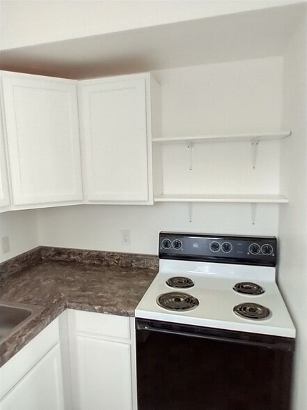 Building Photo - 302 Maple St
