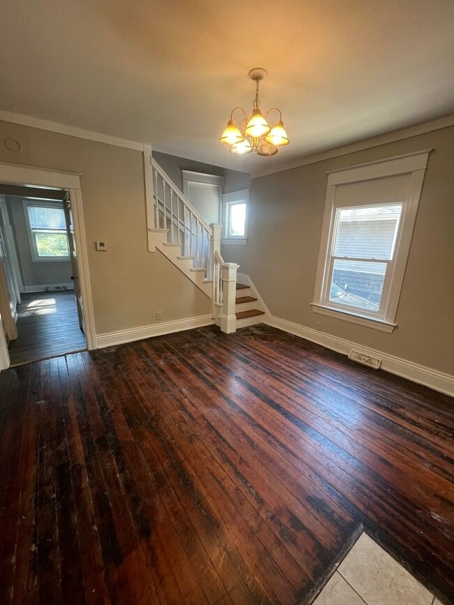 Building Photo - Freshly painted 3 bedroom 2 bath
