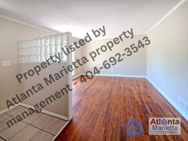 Building Photo - Charming Renovated Ranch on Private Wooded...