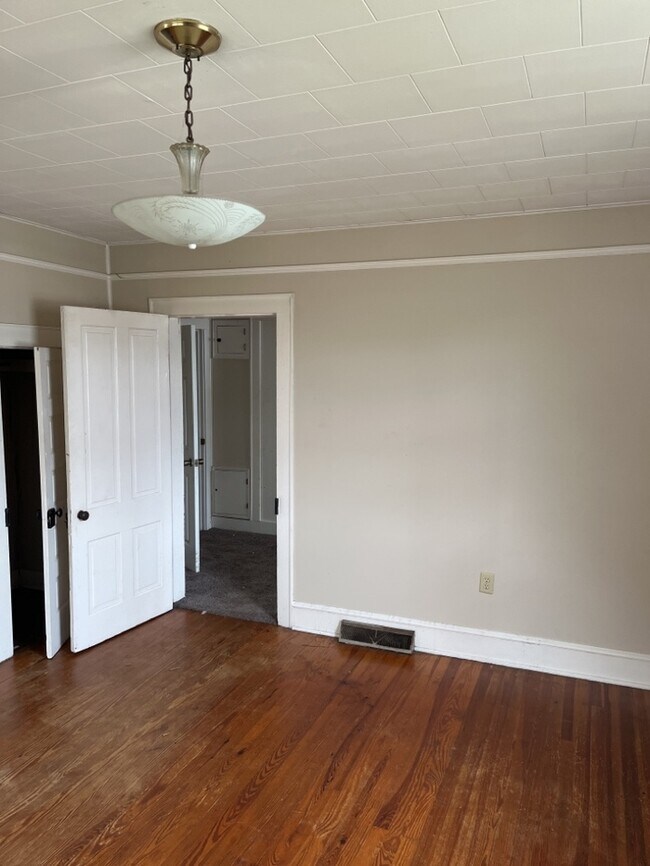 Building Photo - 1008 Orr St