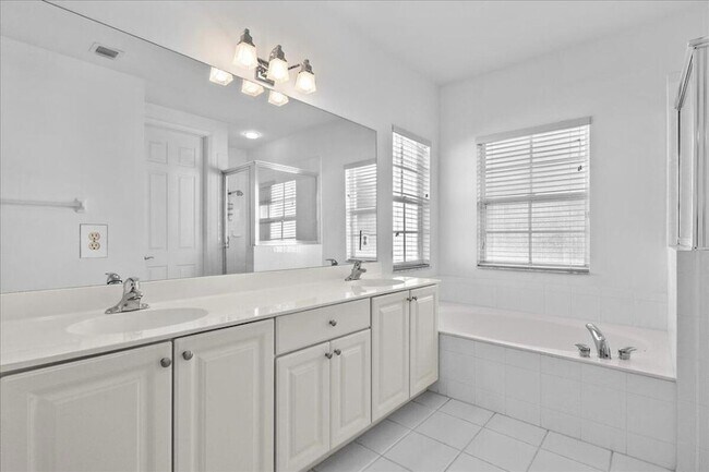 Building Photo - 556 Tomahawk Ct