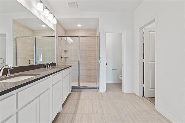 Building Photo - 621 Somerset Dr