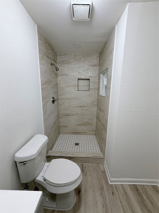 Building Photo - 5451 Oriole St