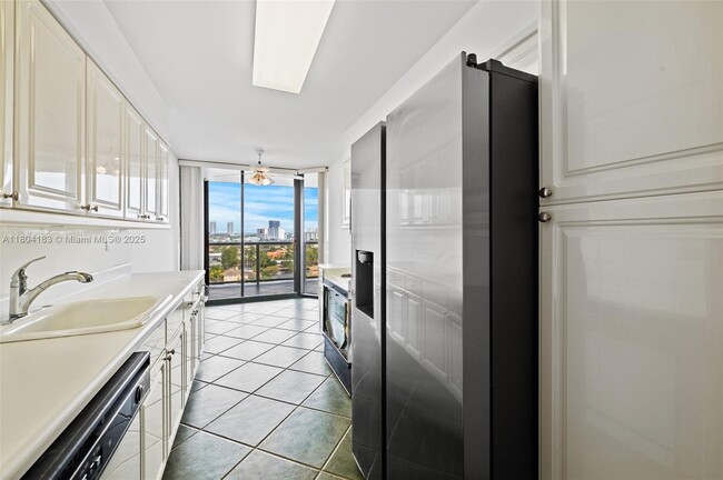 Building Photo - 3600 Yacht Club Dr