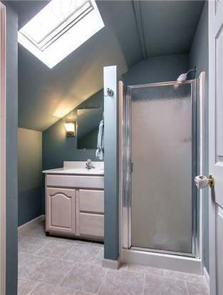 Building Photo - Charming 3 Bedroom Nashville Home with Pristine Hardwood Floors & 3 Full Baths!