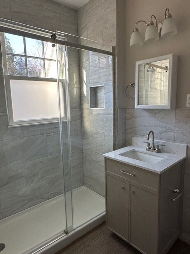 Building Photo - Move In Special -2 Bedroom 1.5 bathroom-Wesley Heights