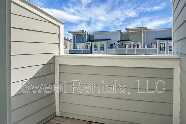 Building Photo - 4565 Mixson Ave