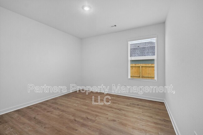 Building Photo - 941 Rentley St