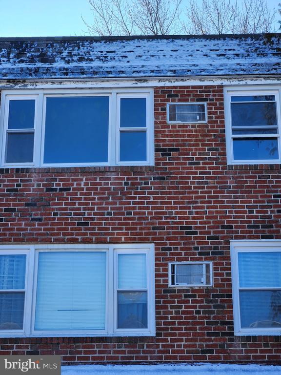 Building Photo - 228 Erica St