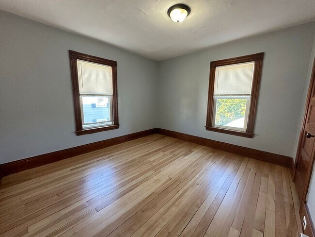 Building Photo - 449 Kelley St