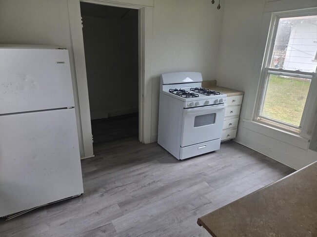 Building Photo - 305 S Cleveland Ave