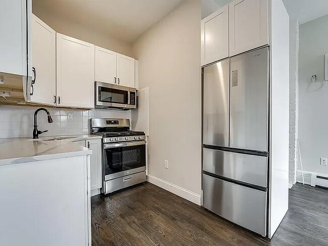 Building Photo - 486 Bramhall Ave