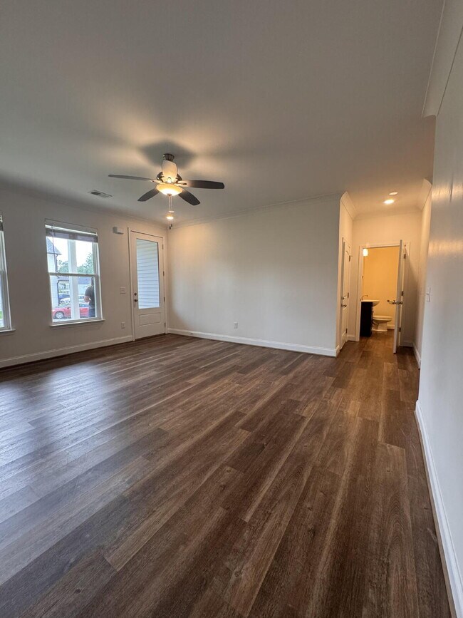Building Photo - Sign a 12-month lease now and receive the ...