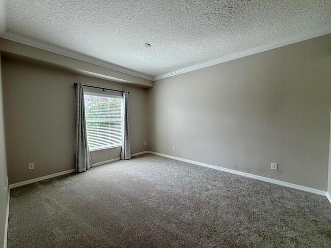 Building Photo - 6295 33rd Manor