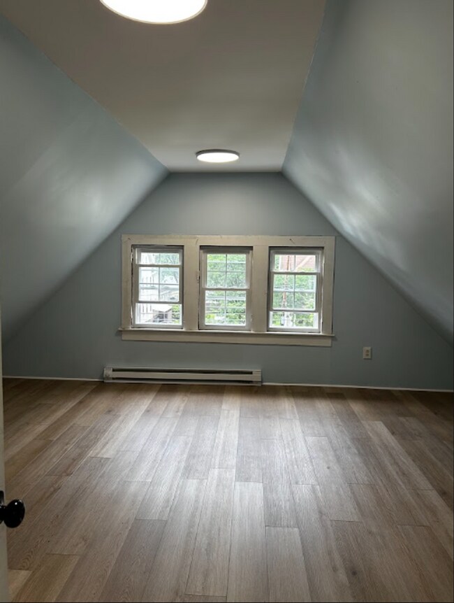 Building Photo - 1638 Sanderson Ave