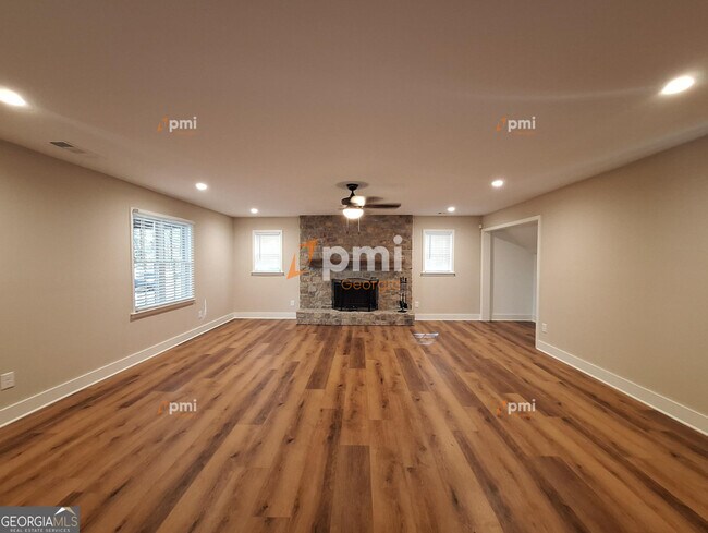 Building Photo - 9995 Rivertown Rd