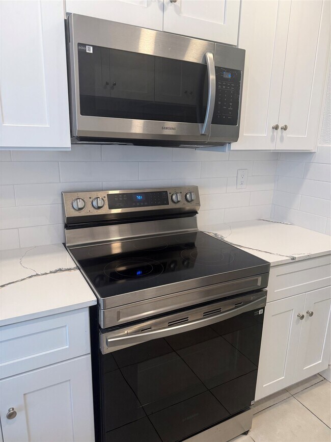 Building Photo - 6525 Renwick Dr