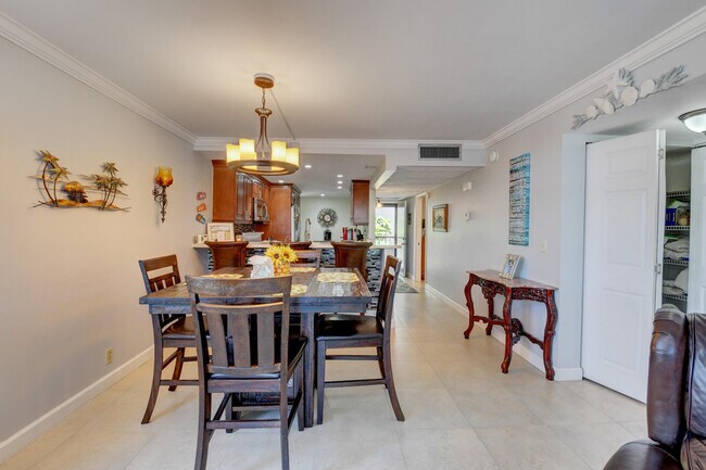 Building Photo - 19 Royal Palm Way