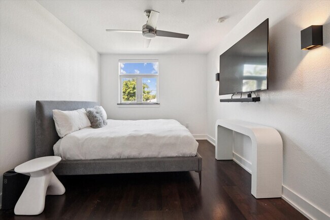 Building Photo - 55 Isle of Venice Dr