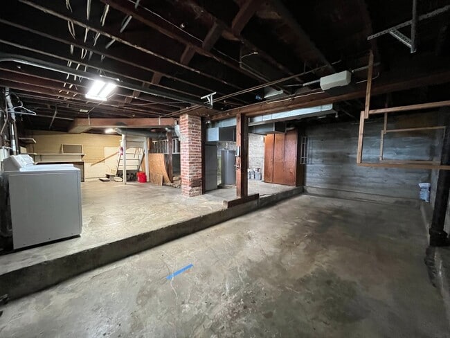 Building Photo - Charming Home On South Hill
