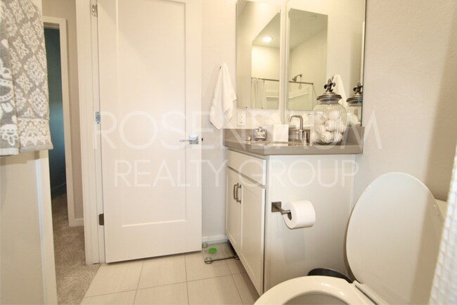 Building Photo - Stunning 3-beds, 2.5-baths townhome in the...