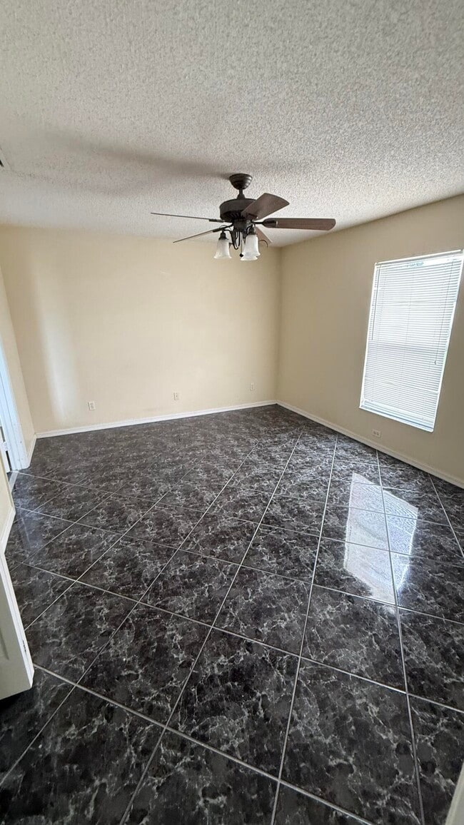 Building Photo - 5529 NW North Lundy Cir