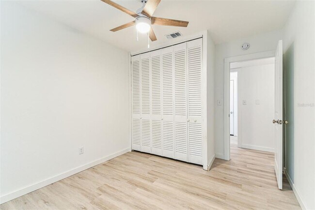 Building Photo - 610 Bosphorous Ave
