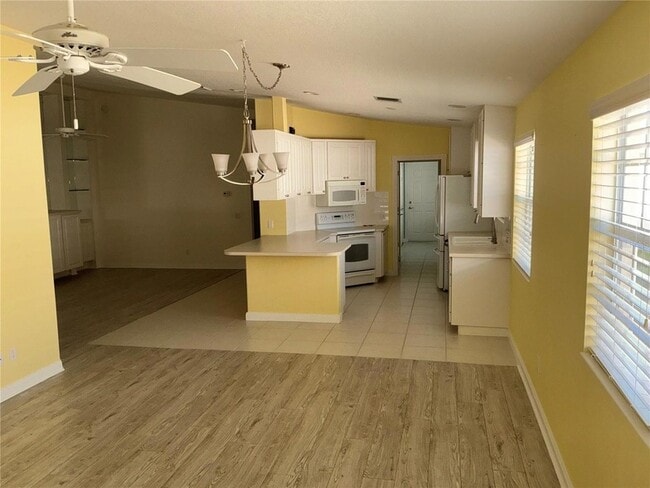 Building Photo - 8004 Camminare Dr