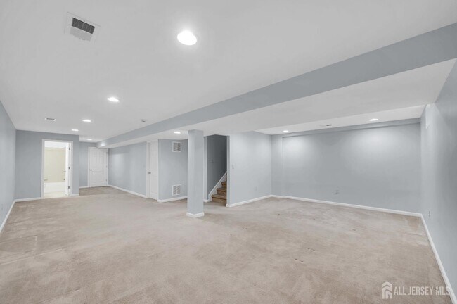 Building Photo - 304 Cambridge Dr