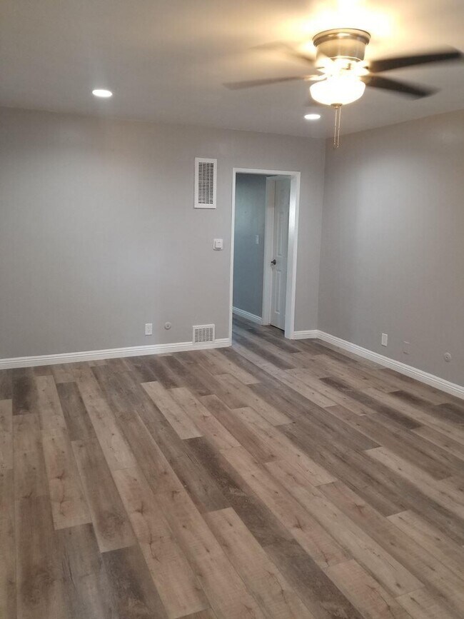 Interior Photo - 9301 Lucerne Ave