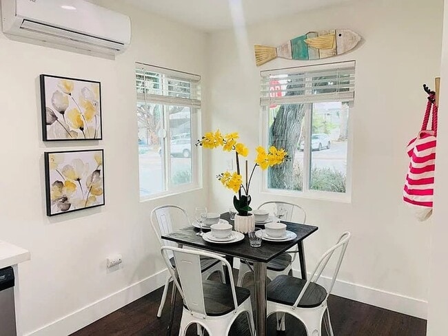 Building Photo - 925 Opal St