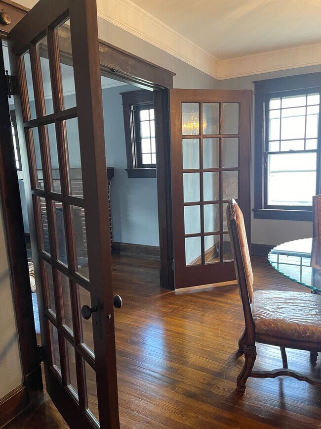 Building Photo - ?? COMING SOON ?? Charming 3 Bed / 1 Bath ...