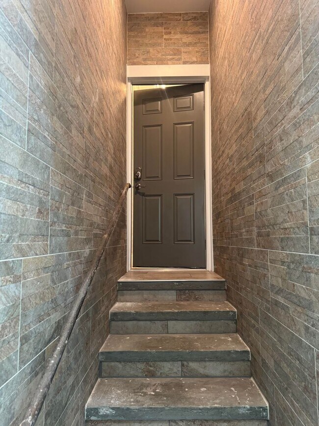 Building Photo - 2113 W Madison Ave