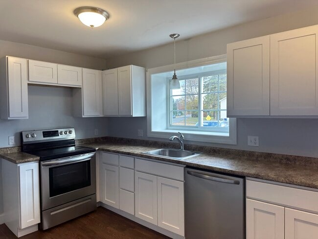 Primary Photo - 27 Russell Ave