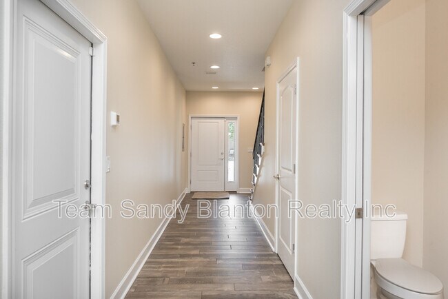 Building Photo - 3508 Mossy Oak Villas Cir