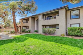 Building Photo - Downstairs 1 Bedroom Condo!!