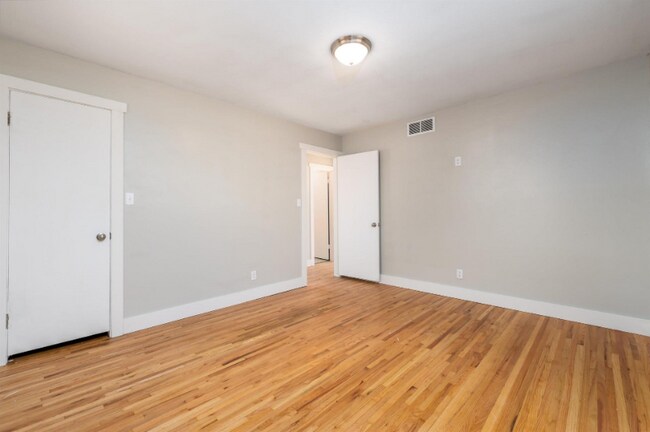 Building Photo - 7720 E Clay St